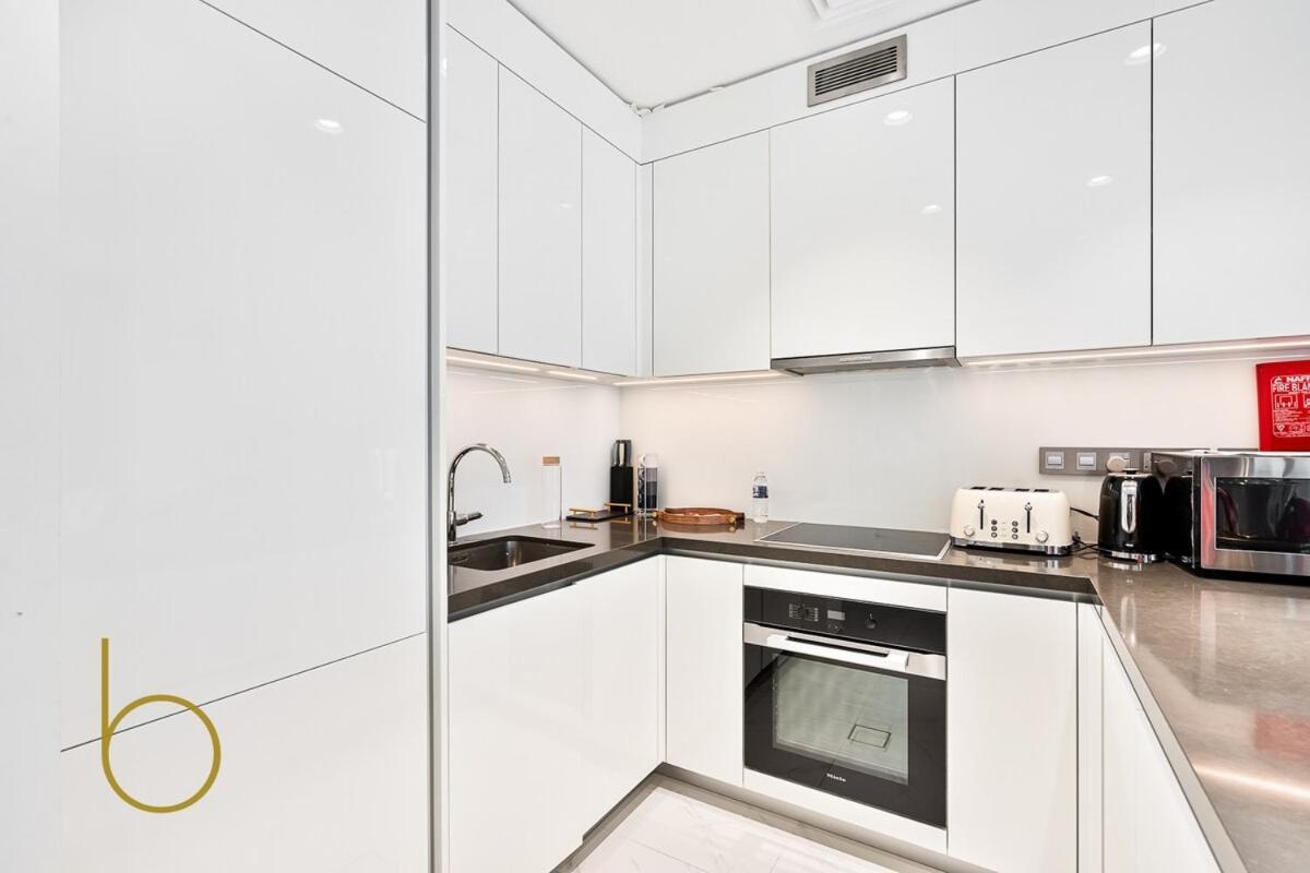 Bookable - One Bedroom In 14, District One Apartment